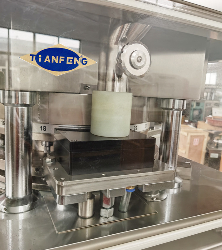 Tipo giratório partes de 3 camadas da máquina 189000 da imprensa da tabuleta do comprimido/hora com os 3 alimentadores forçados