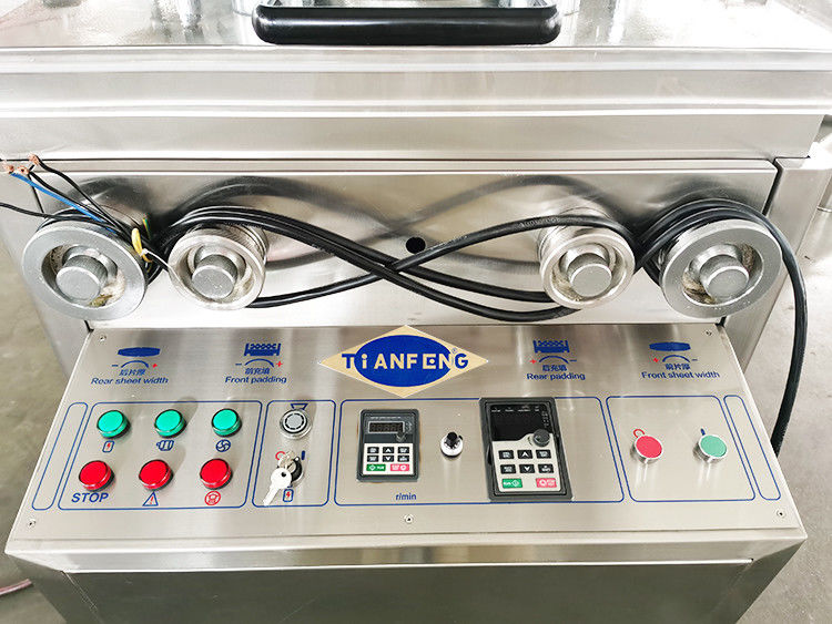 Máquina de prensagem de comprimidos de profundidade de enchimento com capacidade de produção de até 15 mm de espessura