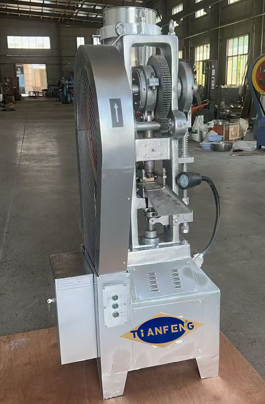 1.5KW Potência do motor Big Cube Tablet Press para 2800 Pcs/hora Capacidade e produção