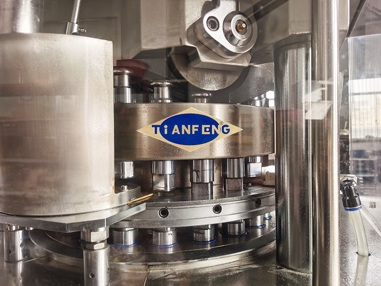 100 KN tipo giratório 21500 partes da máquina da compressão da tabuleta de 3 camadas/hora